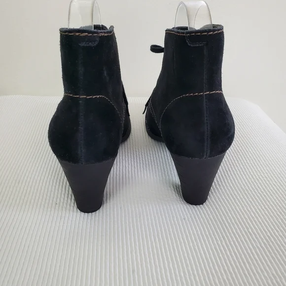 Clarks Bendables Suede Lace Up Block Heel Ankle Bootie - Picture 7 of 10